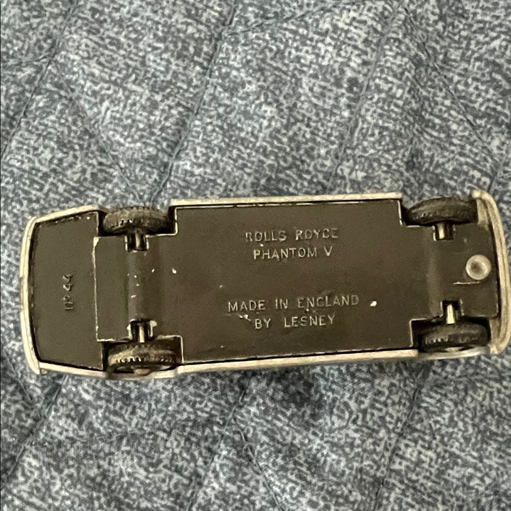 Matchbox vintage cars, Corgi toys and Matchbox vintage catalogs, Mattel tin pin - Picture 9 of 13